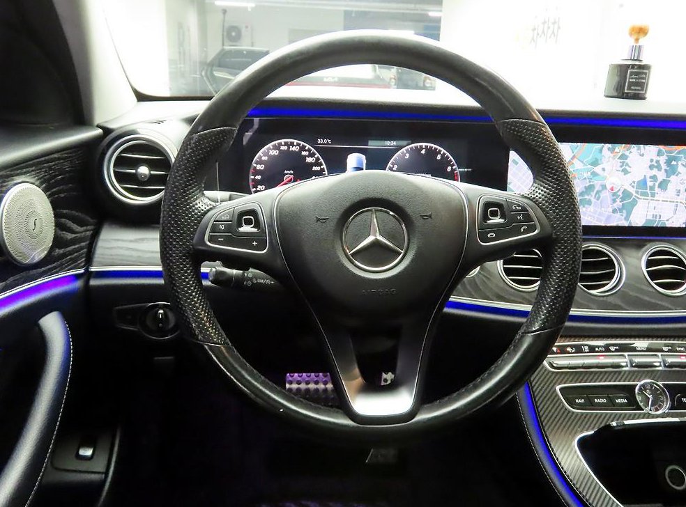 벤츠 E 클래스 E300 4MATIC 아방가르드 사진 8