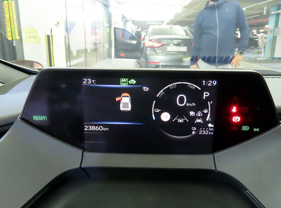 토요타 프리우스 2.0 PHEV SE 사진 8