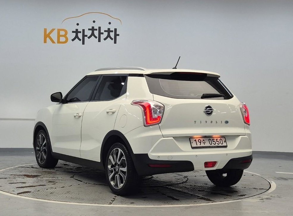 KG모빌리티(쌍용)  티볼리 디젤 2WD 1.6 VX 사진 2