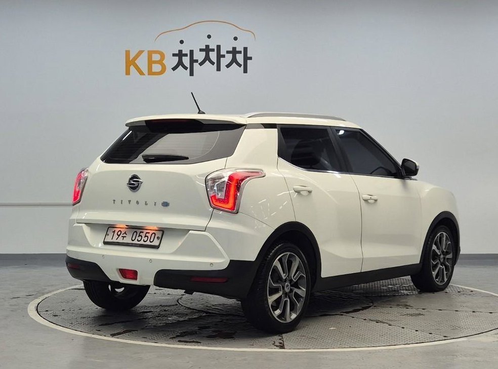 KG모빌리티(쌍용)  티볼리 디젤 2WD 1.6 VX 사진 3