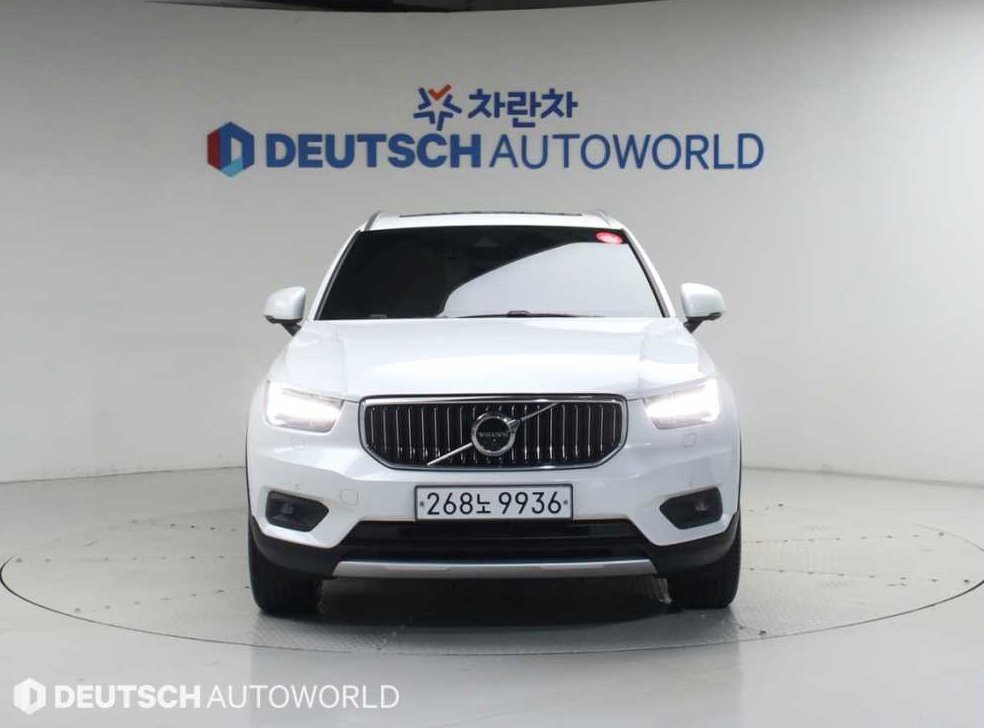 볼보 XC40 T4 4WD 모멘텀 사진 3