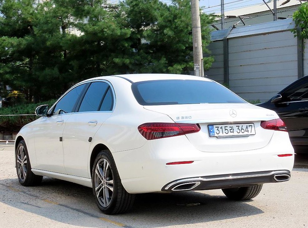 벤츠 E 클래스 E350 4MATIC 아방가르드 사진 3