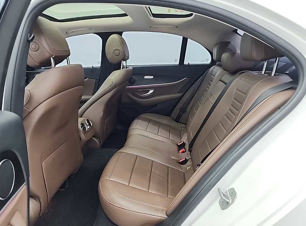 벤츠 E 클래스 E300 4MATIC 아방가르드인텔리전트드라이브 사진 12