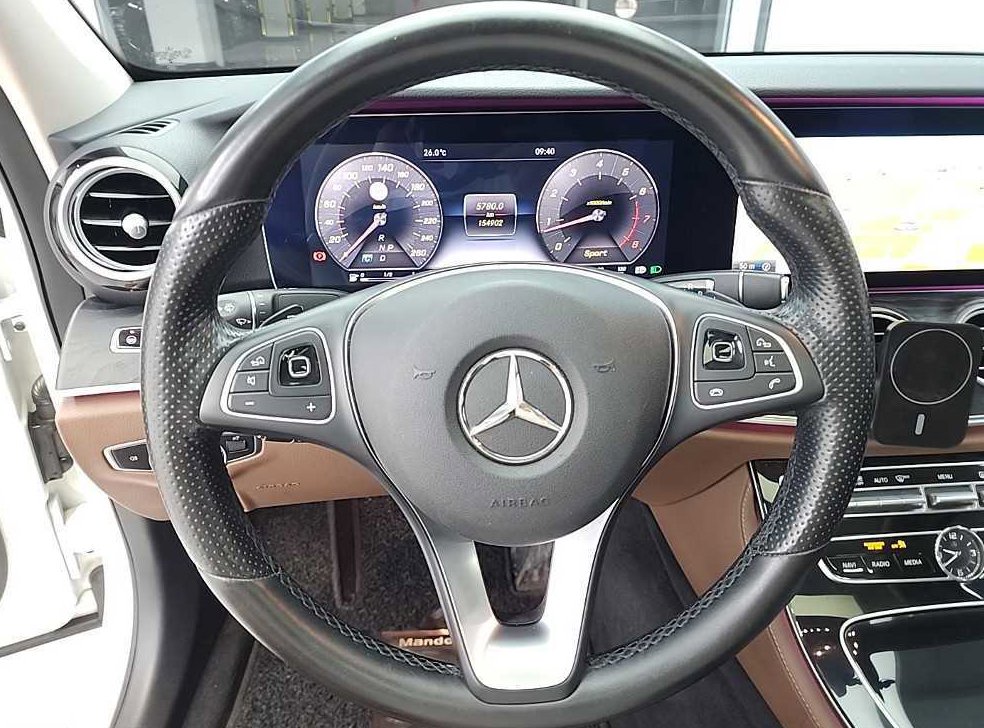 벤츠 E 클래스 E300 4MATIC 아방가르드인텔리전트드라이브 사진 9