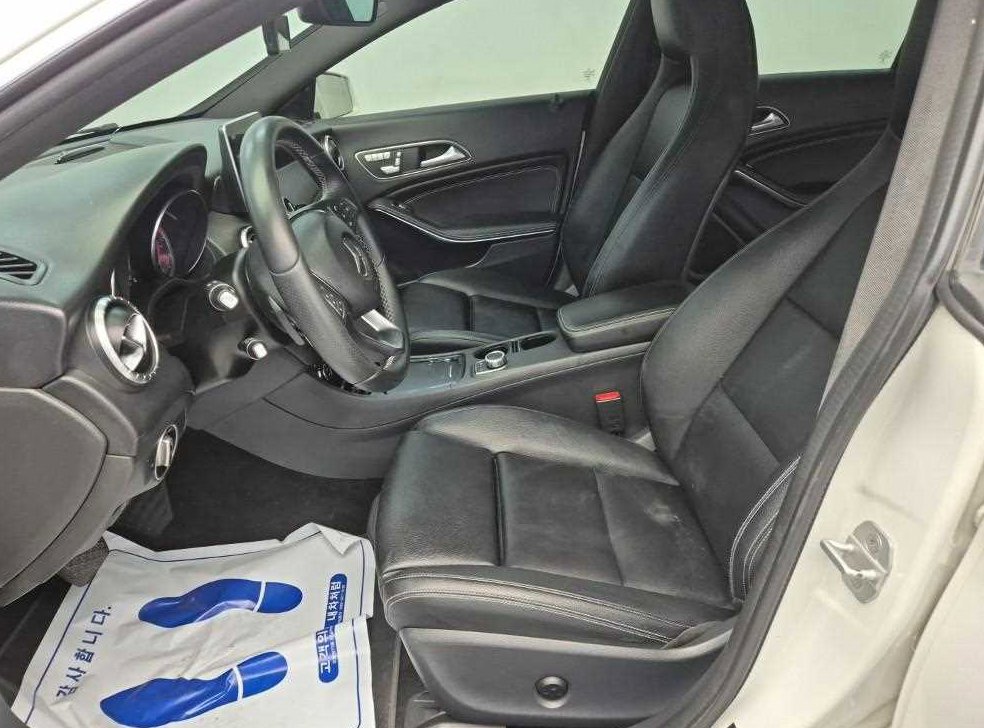 벤츠 CLA 클래스 CLA 200d 4MATIC 사진 11