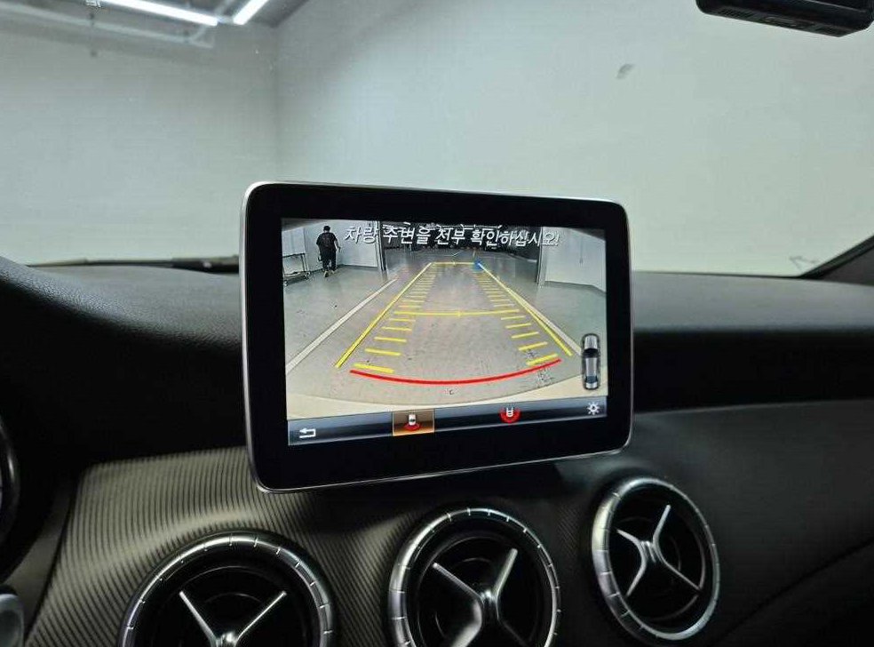 벤츠 CLA 클래스 CLA 200d 4MATIC 사진 15