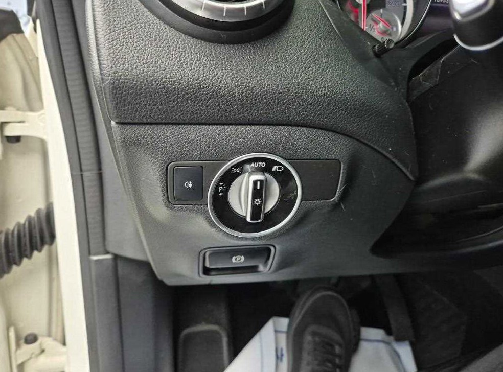 벤츠 CLA 클래스 CLA 200d 4MATIC 사진 18