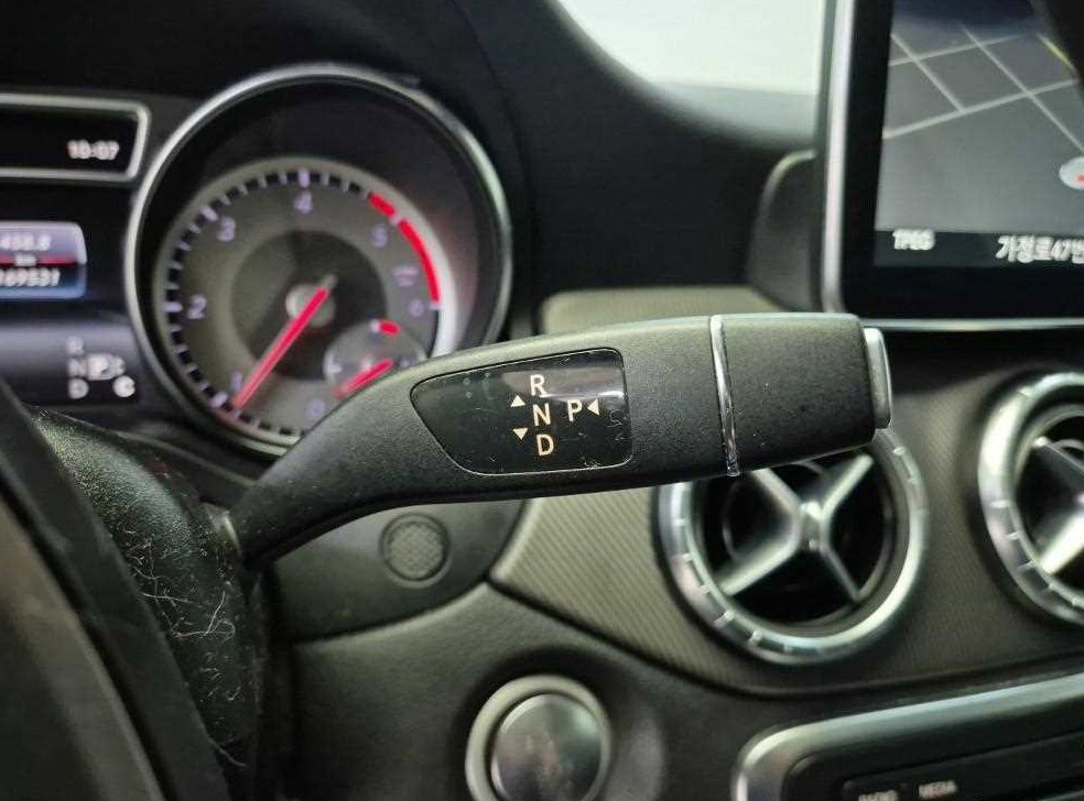 벤츠 CLA 클래스 CLA 200d 4MATIC 사진 8