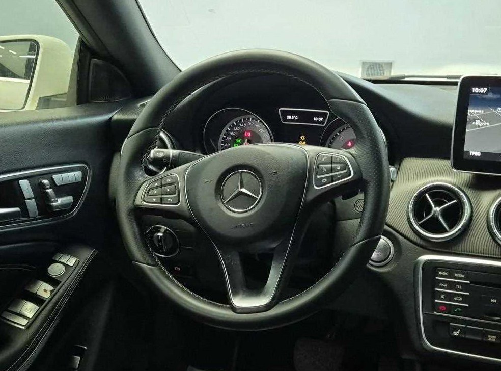 벤츠 CLA 클래스 CLA 200d 4MATIC 사진 9