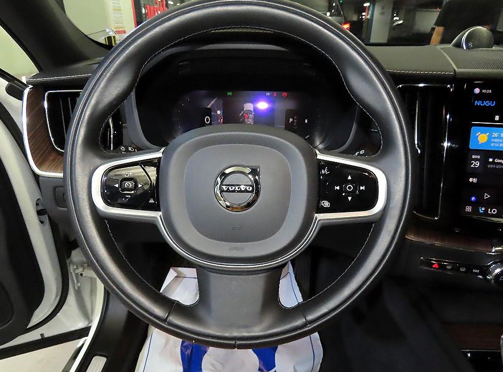볼보 XC60 B6 AWD 인스크립션 사진 8