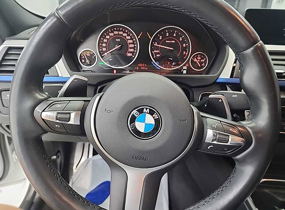 BMW 3시리즈 320i M 스포츠 사진 10