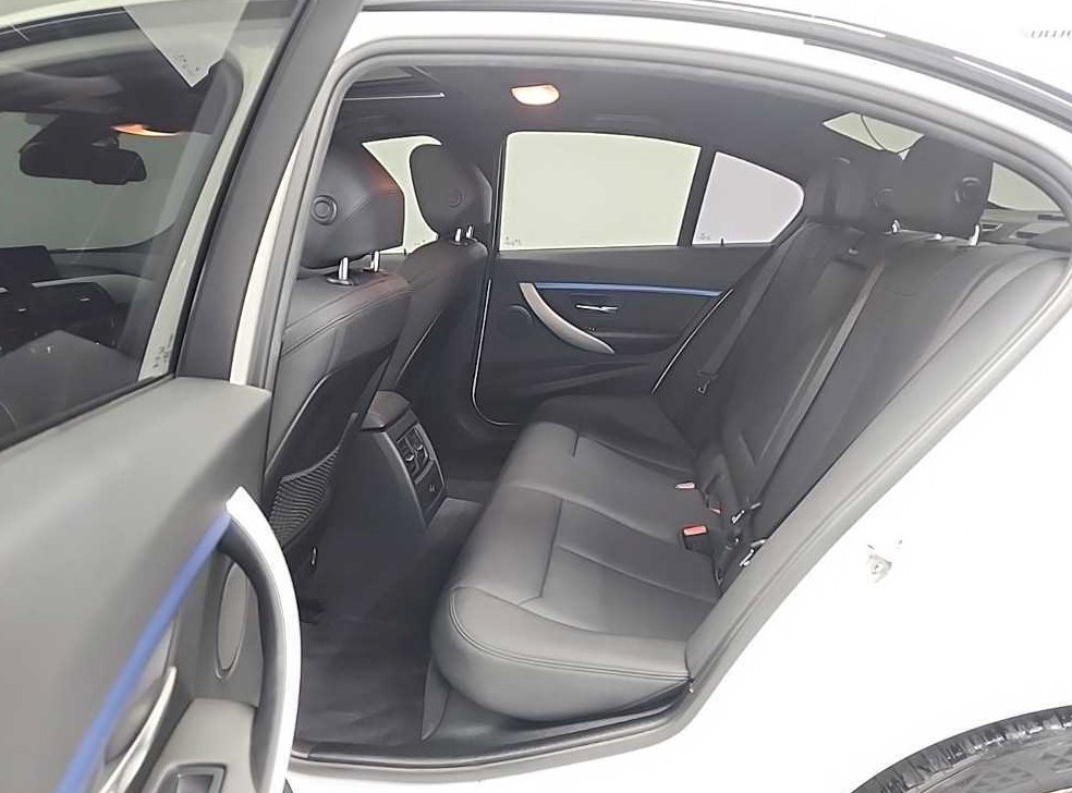 BMW 3시리즈 320i M 스포츠 사진 13