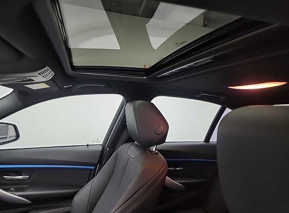 BMW 3시리즈 320i M 스포츠 사진 15