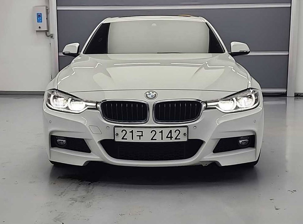BMW 3시리즈 320i M 스포츠 사진 3