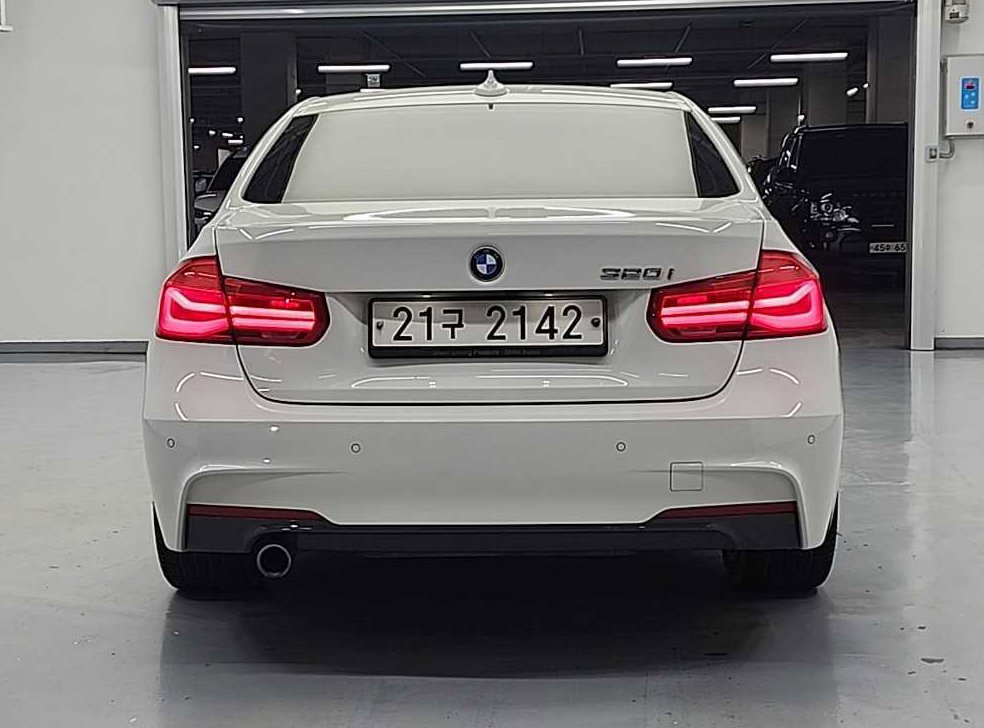 BMW 3시리즈 320i M 스포츠 사진 4