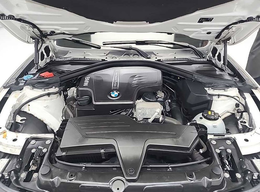 BMW 3시리즈 320i M 스포츠 사진 6