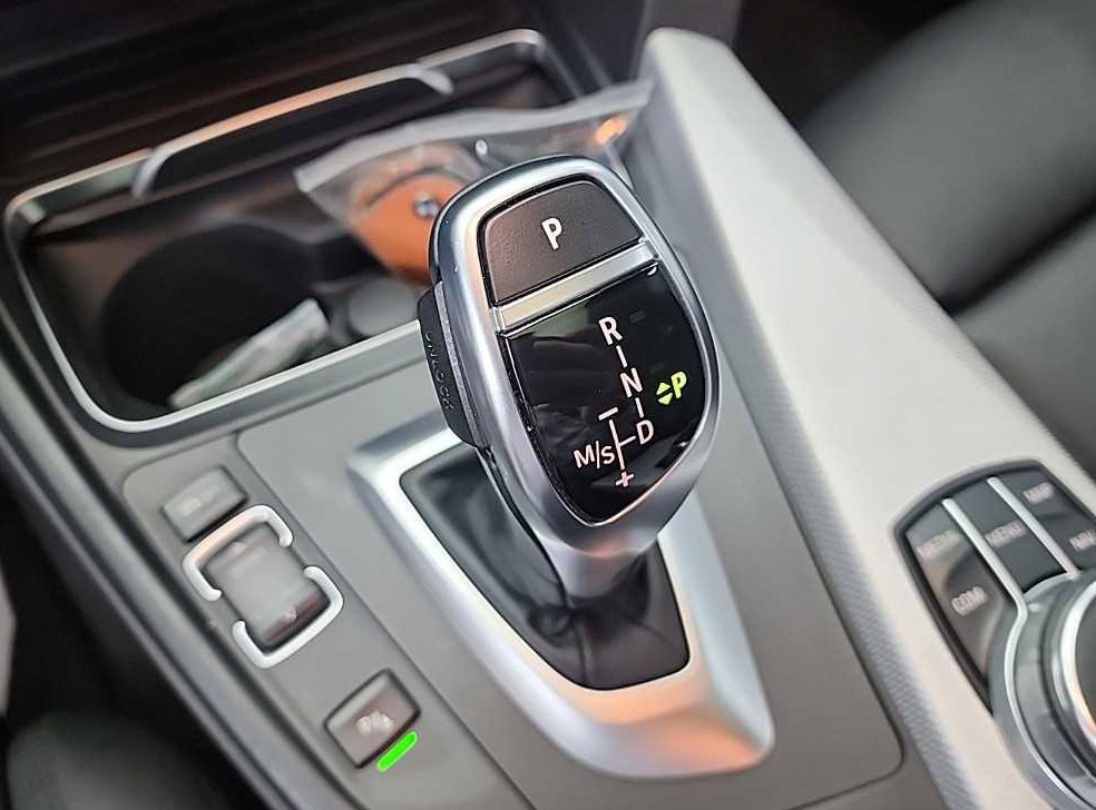 BMW 3시리즈 320i M 스포츠 사진 9