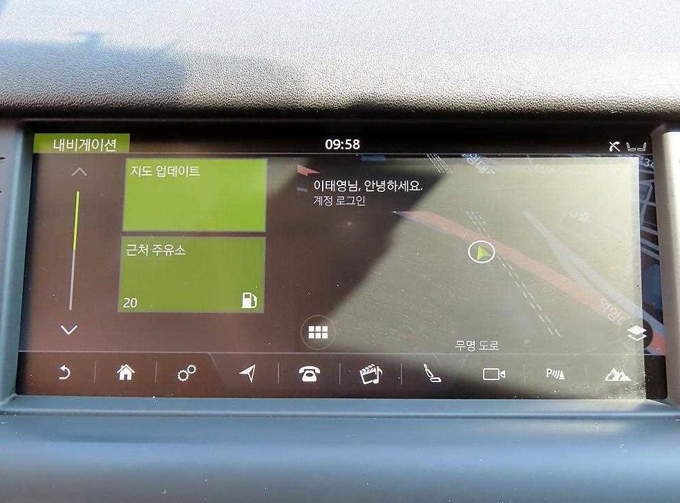 랜드로버 디스커버리 스포츠 2.0 TD4 HSE 럭셔리 사진 13