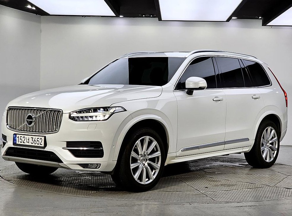 볼보 XC90 2.0 D5 AWD