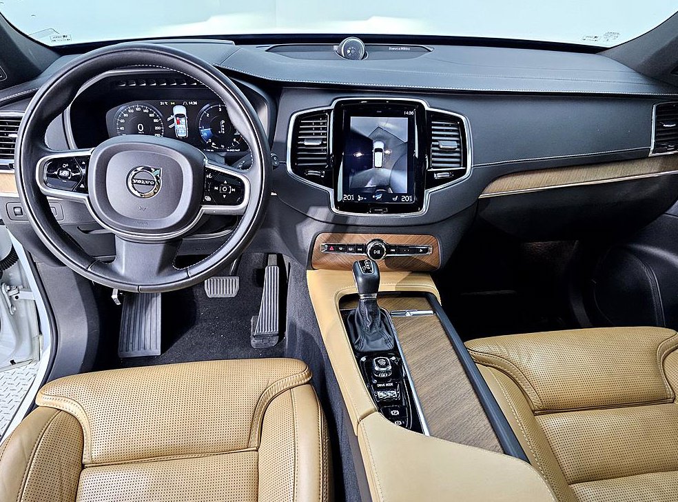 볼보 XC90 2.0 D5 AWD 사진 5