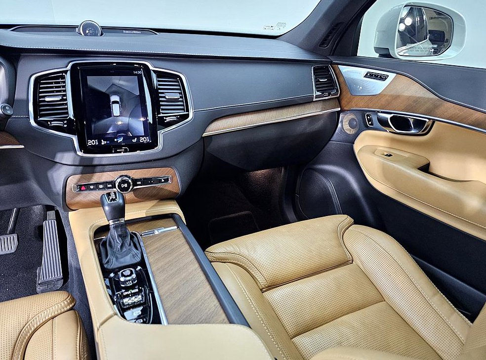 볼보 XC90 2.0 D5 AWD 사진 9