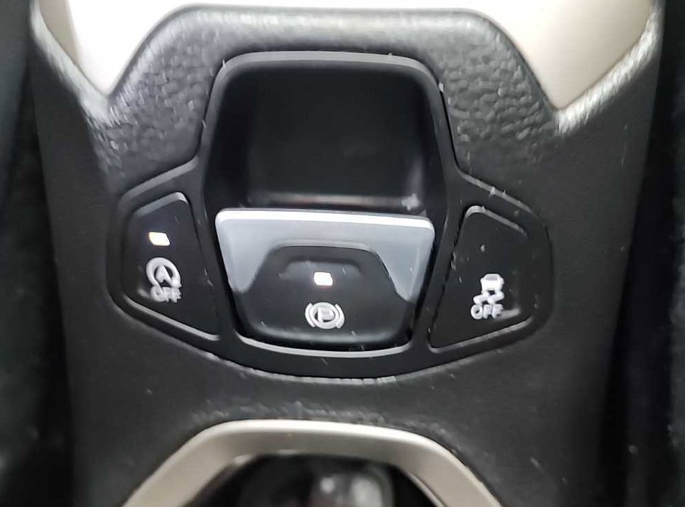 지프 레니게이드 2.0 디젤 론지튜드 AWD 사진 17