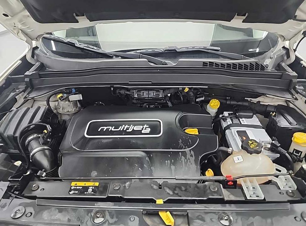 지프 레니게이드 2.0 디젤 론지튜드 AWD 사진 5