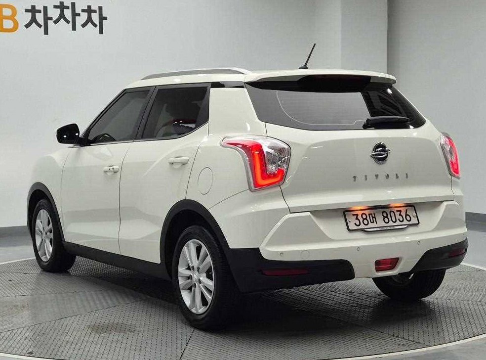 KG모빌리티(쌍용)  티볼리 가솔린 2WD 1.6 VX 사진 2