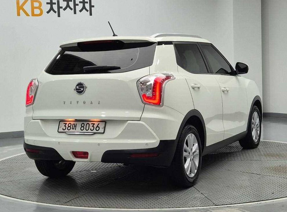KG모빌리티(쌍용)  티볼리 가솔린 2WD 1.6 VX 사진 3