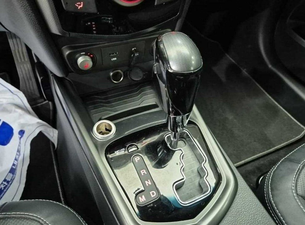 KG모빌리티(쌍용)  티볼리 가솔린 2WD 1.6 VX 사진 8