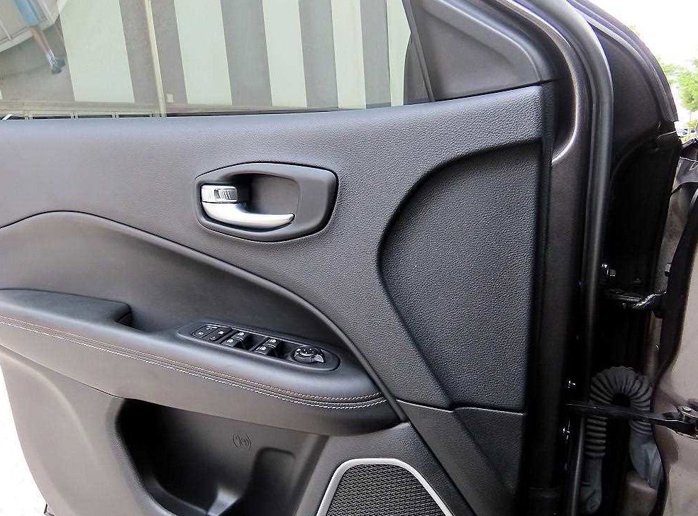 지프 컴패스 2.4 AWD 론지튜드 사진 11