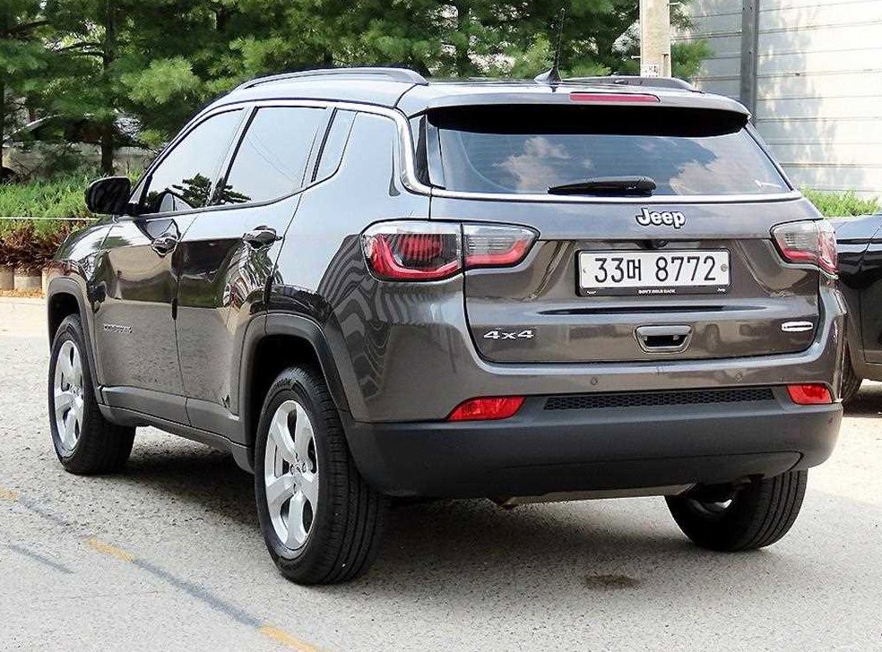 지프 컴패스 2.4 AWD 론지튜드 사진 3