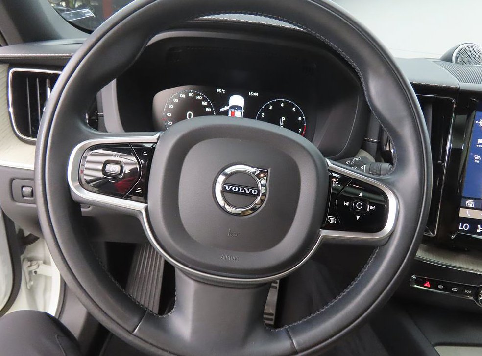 볼보 XC60 T6 AWD 인스크립션 사진 8