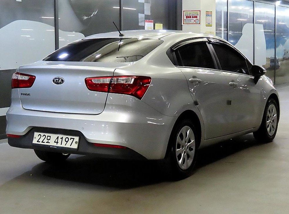 기아 프라이드 4DR 1.4 MPI 트렌디 사진 4