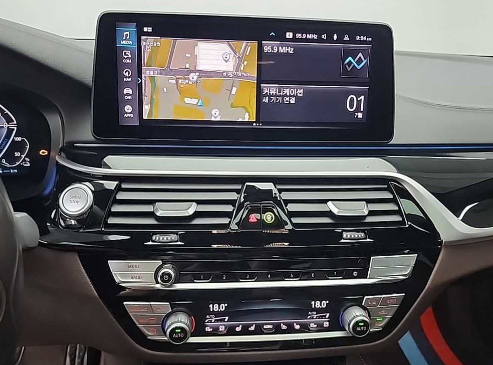 BMW 5시리즈 530e M 스포츠 사진 10