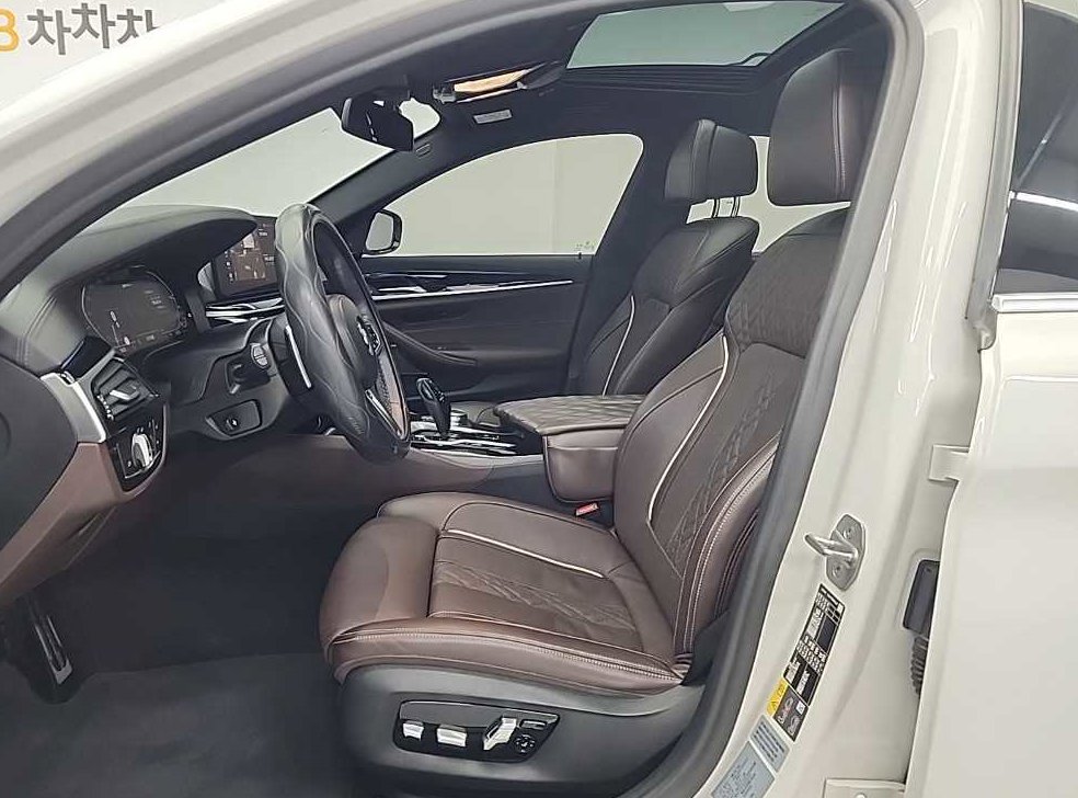 BMW 5시리즈 530e M 스포츠 사진 11