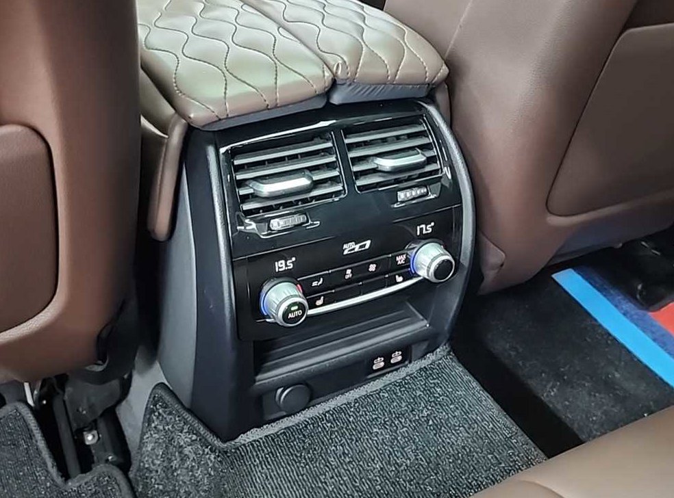 BMW 5시리즈 530e M 스포츠 사진 13