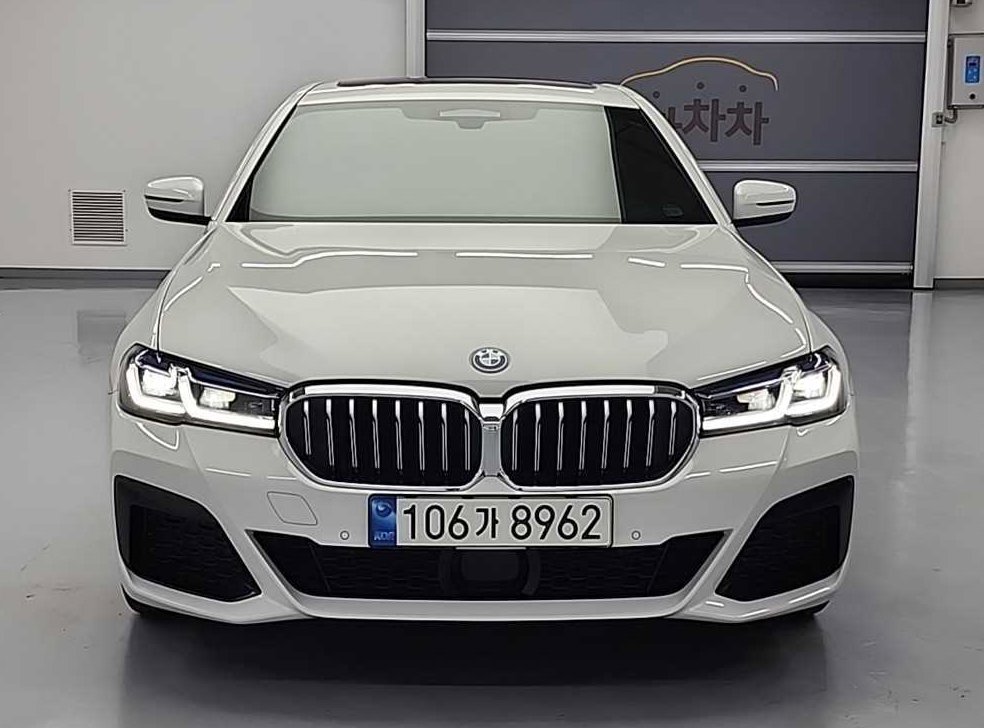 BMW 5시리즈 530e M 스포츠 사진 2