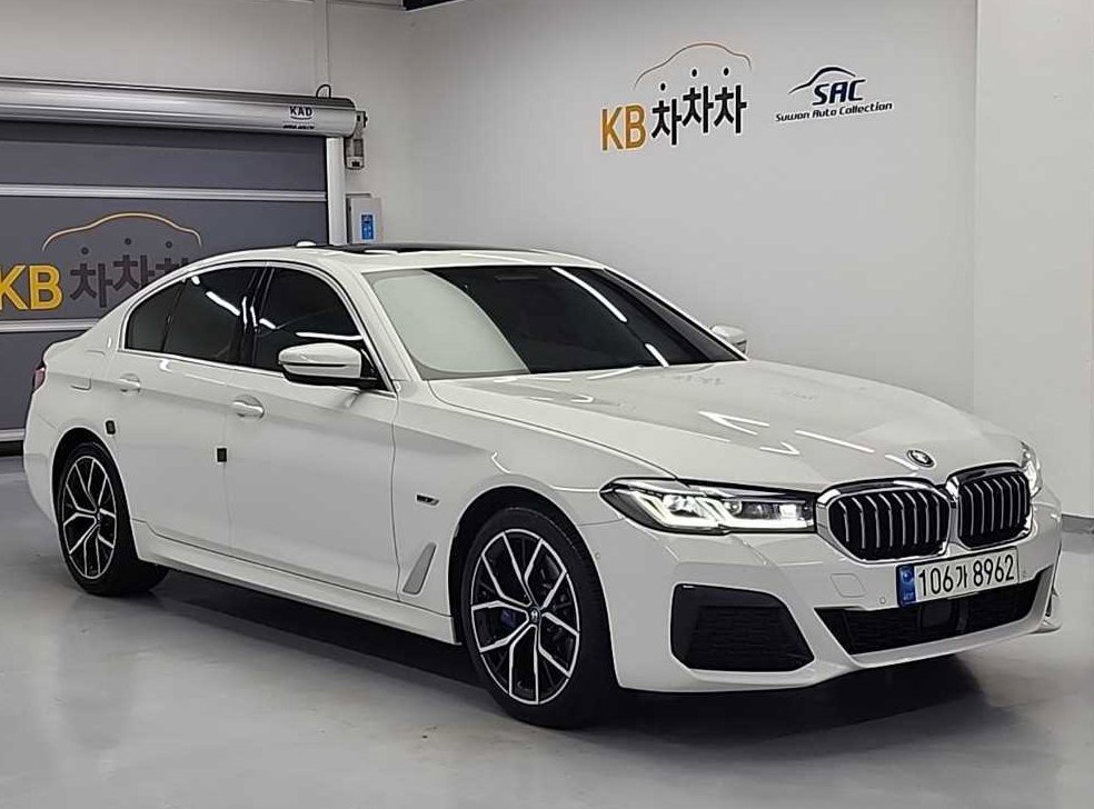 BMW 5시리즈 530e M 스포츠 사진 4