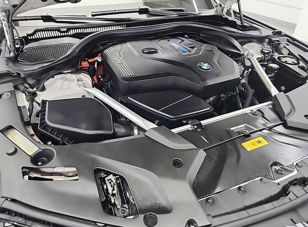 BMW 5시리즈 530e M 스포츠 사진 5