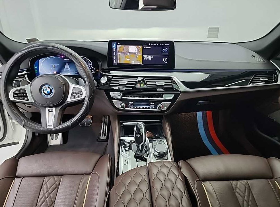BMW 5시리즈 530e M 스포츠 사진 7