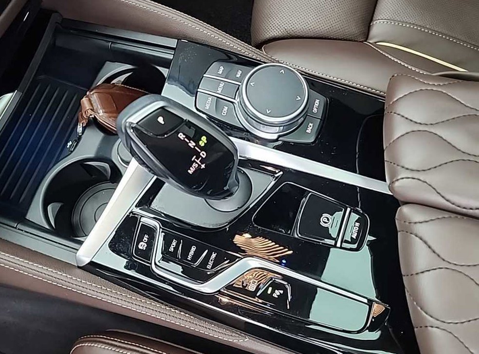 BMW 5시리즈 530e M 스포츠 사진 8