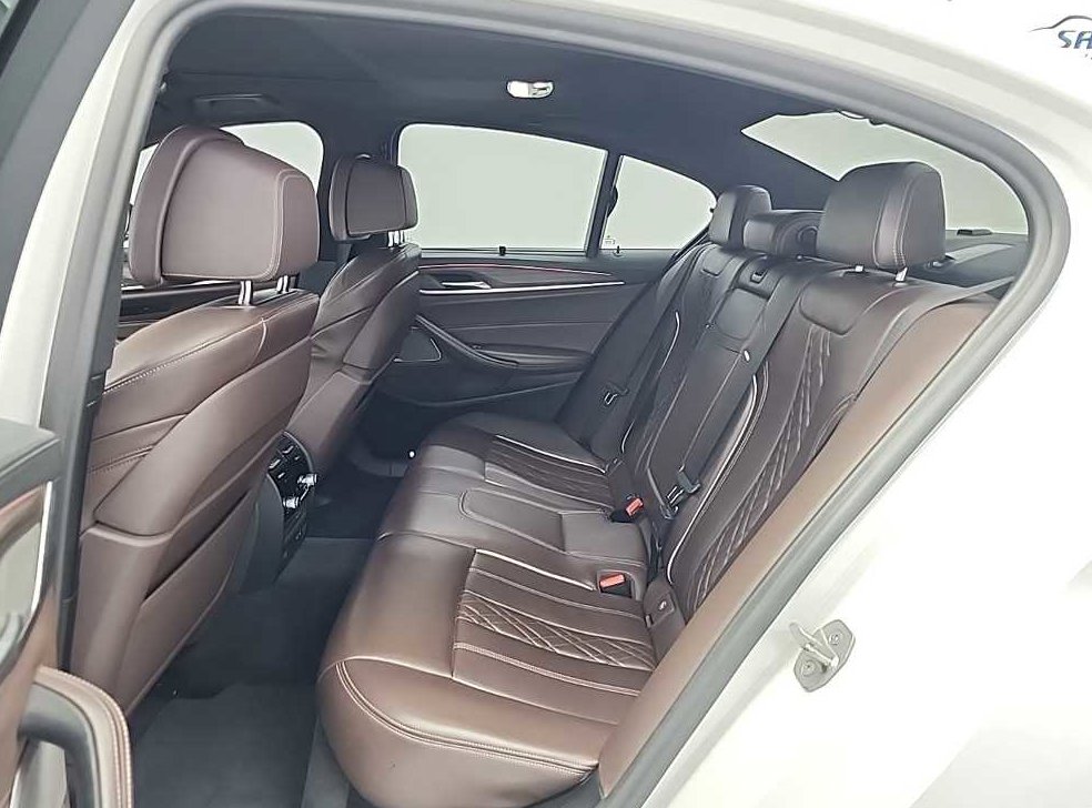 BMW 5시리즈 530i M 스포츠 플러스 사진 12