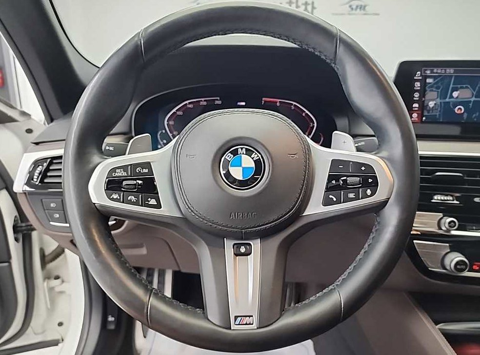 BMW 5시리즈 530i M 스포츠 플러스 사진 9