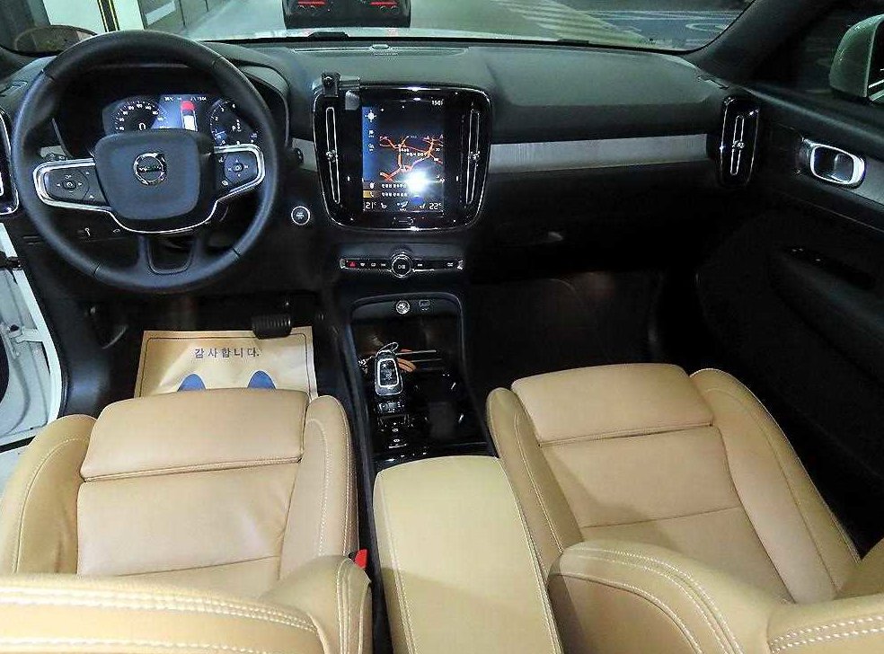 볼보 XC40 B4 AWD 인스크립션 사진 10