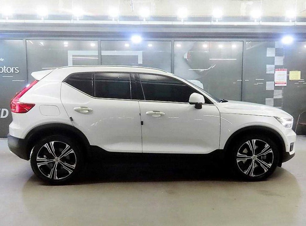 볼보 XC40 B4 AWD 인스크립션 사진 3