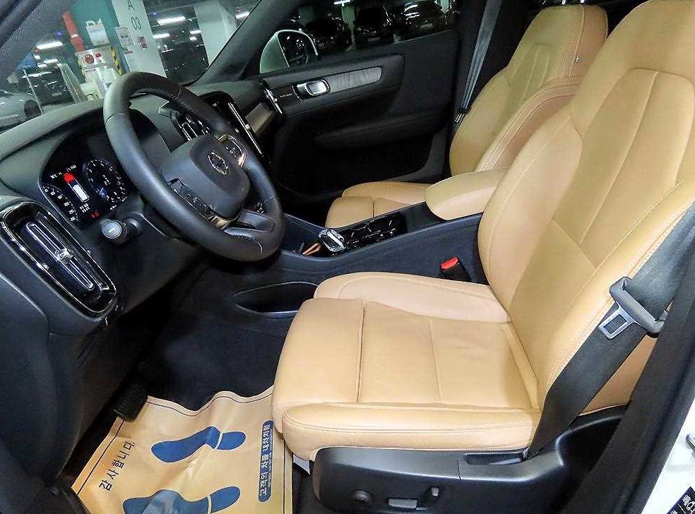 볼보 XC40 B4 AWD 인스크립션 사진 6