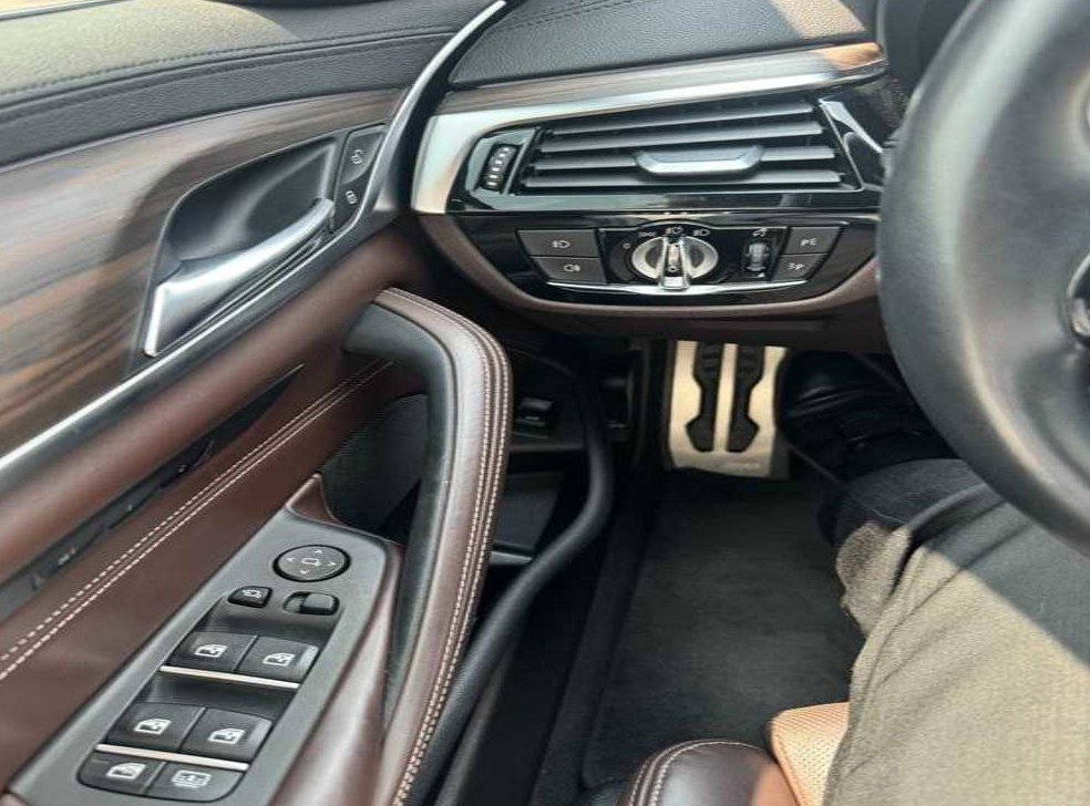 BMW 5시리즈 530i xDrive M 스포츠 플러스 사진 6
