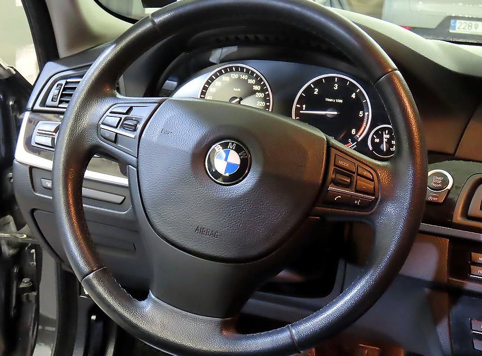 BMW 5시리즈 525d xDrive 사진 8