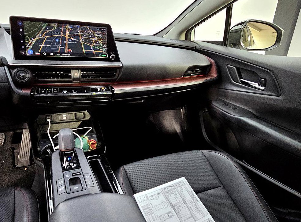 토요타 프리우스 2.0 PHEV XSE 사진 10